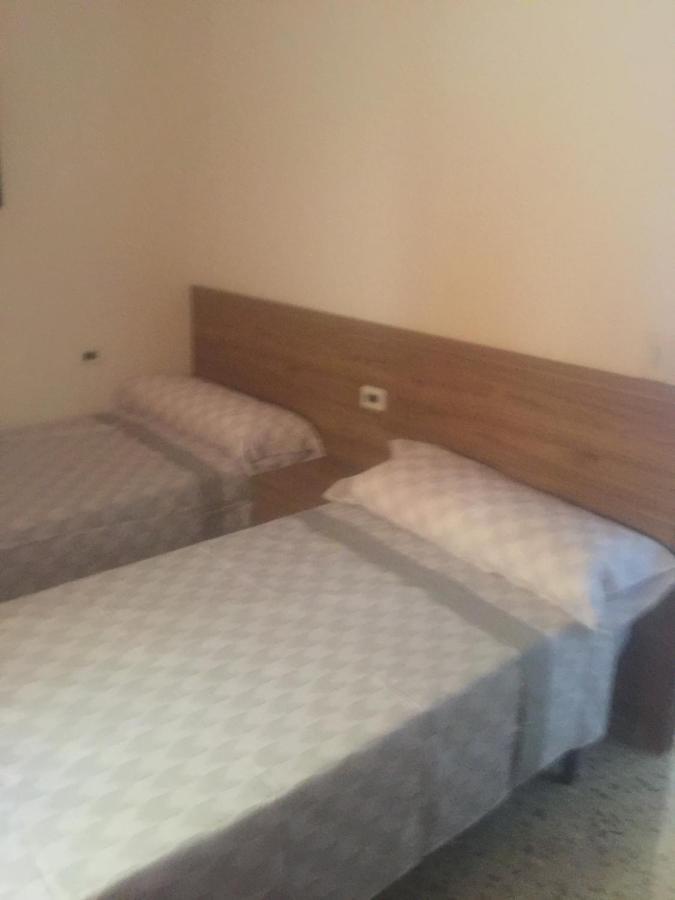 Piles - Apartment - Sleeps 7 - Parking - Seafront Esterno foto