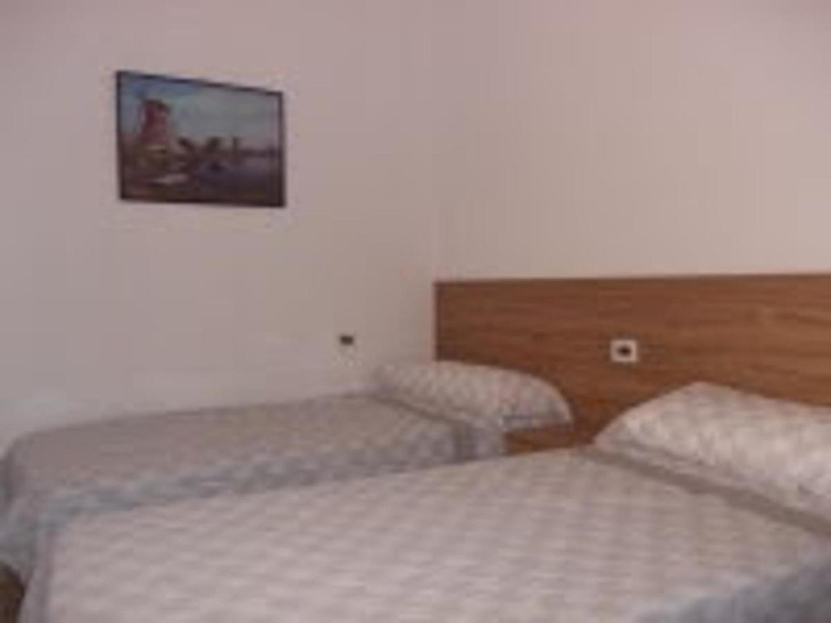 Piles - Apartment - Sleeps 7 - Parking - Seafront Esterno foto
